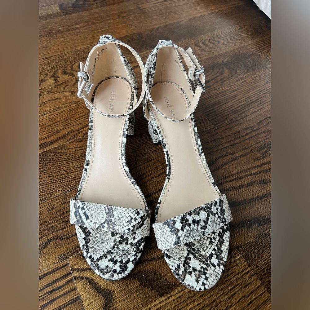 Nine West heels black and white snake skin comfortable and fun !
